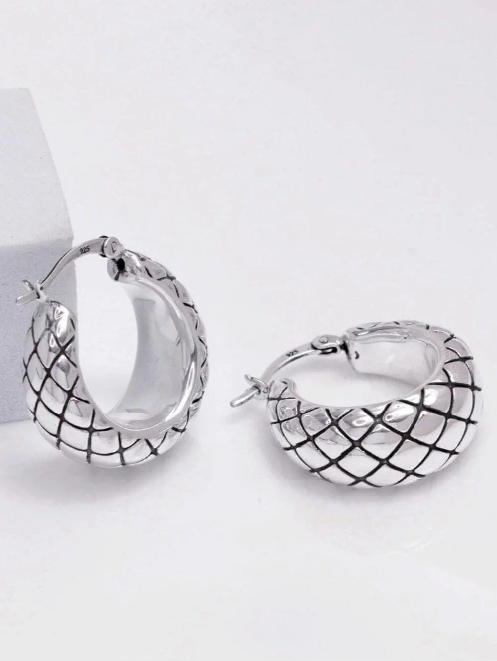 Charmsy NWT 925 Sterling Silver Quilted Thick Hoop Earrings - Brand New ✨